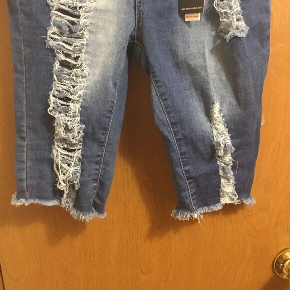 Red Fox Medium Wash Distressed Destroyed Bermuda Shorts Jeans L - Picture 3 of 11